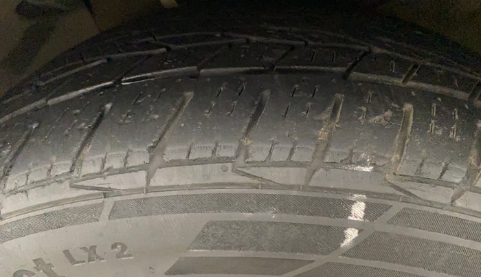 2018 Hyundai Creta SX AT 1.6 DIESEL, Diesel, Automatic, 69,320 km, Left Front Tyre Tread