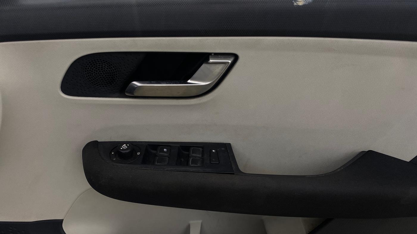 2022 Tata ALTROZ XZA PLUS, Petrol, Automatic, 31,066 km, Driver Side Door Panels Control