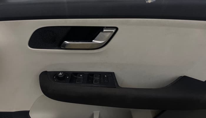 2022 Tata ALTROZ XZA PLUS, Petrol, Automatic, 30,949 km, Driver Side Door Panels Control