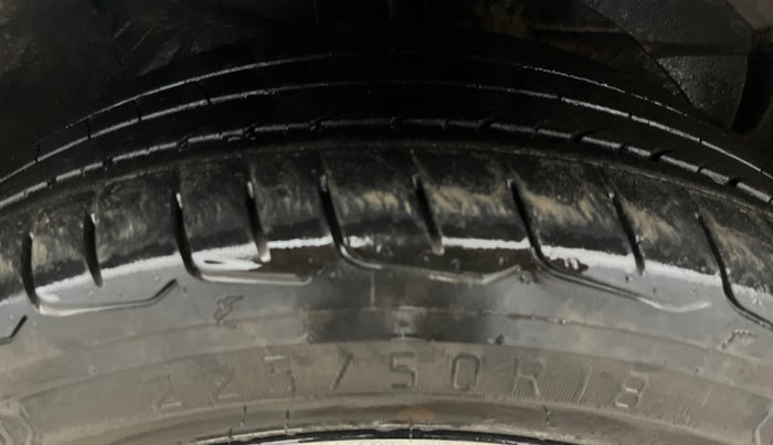 2021 MG HECTOR SHARP HYBRID 1.5 PETROL, Petrol, Manual, 1,08,821 km, Right Front Tyre Tread