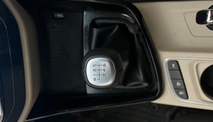 2021 MG HECTOR SHARP HYBRID 1.5 PETROL, Petrol, Manual, 1,08,821 km, Gear Lever