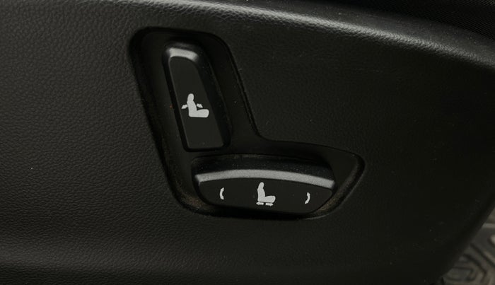 2021 MG HECTOR SHARP HYBRID 1.5 PETROL, Petrol, Manual, 1,08,821 km, Driver Side Adjustment Panel