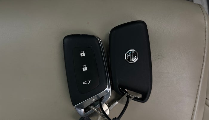 2021 MG HECTOR SHARP HYBRID 1.5 PETROL, Petrol, Manual, 1,08,821 km, Key Close Up