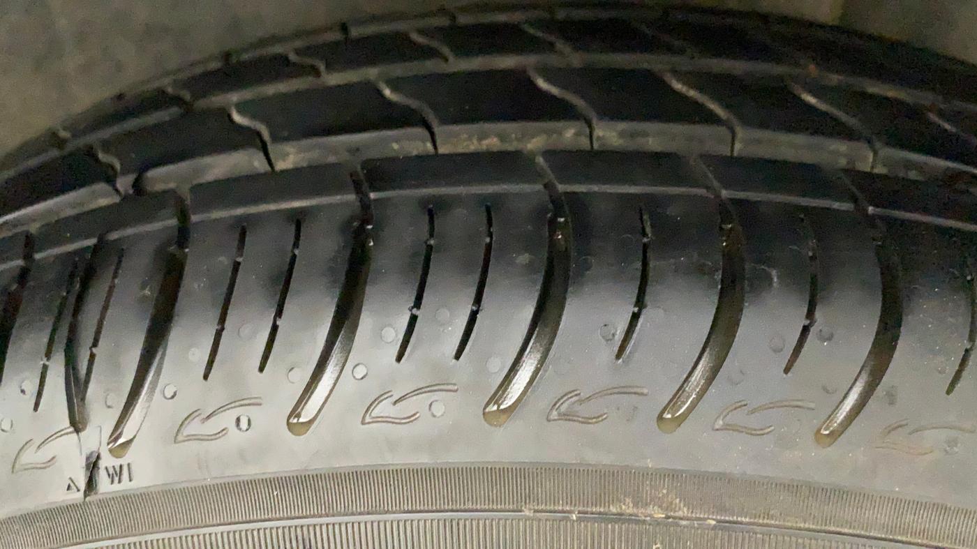 2012 Volkswagen Polo HIGHLINE1.2L, Petrol, Manual, 37,559 km, Left Rear Tyre Tread