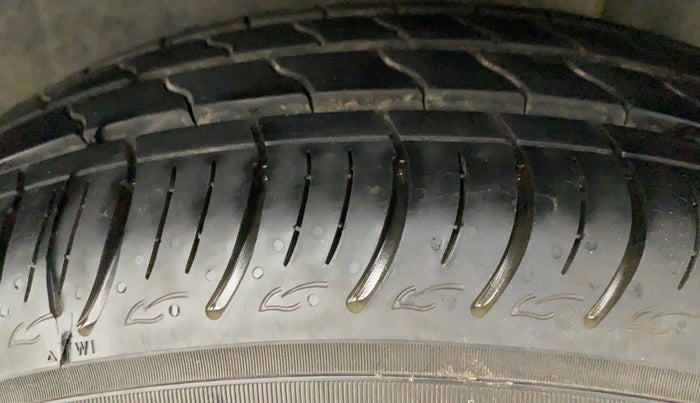 2012 Volkswagen Polo HIGHLINE1.2L, Petrol, Manual, 37,559 km, Left Rear Tyre Tread