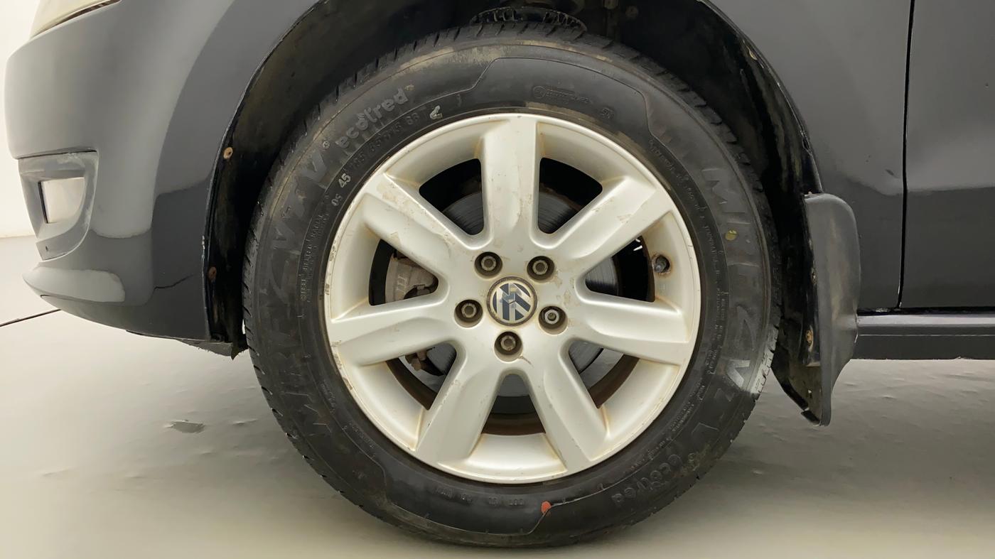 2012 Volkswagen Polo HIGHLINE1.2L, Petrol, Manual, 37,559 km, Left Front Wheel