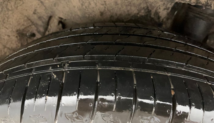 2023 Mahindra XUV700 AX 5 P AT 5 STR, Petrol, Automatic, 14,466 km, Left Rear Tyre Tread