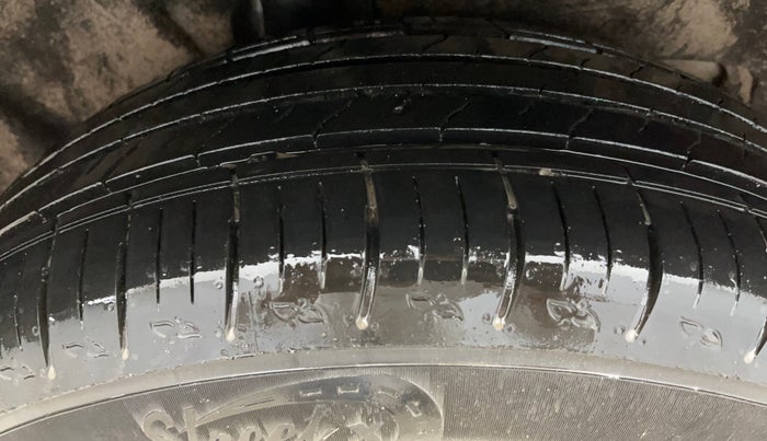 2023 Mahindra XUV700 AX 5 P AT 5 STR, Petrol, Automatic, 14,466 km, Right Rear Tyre Tread