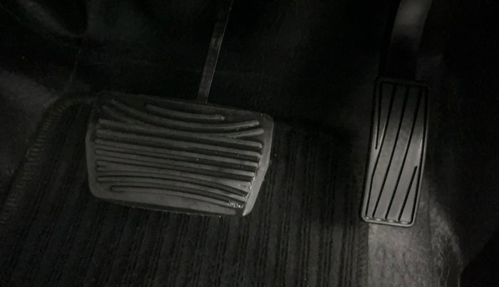 2023 Mahindra XUV700 AX 5 P AT 5 STR, Petrol, Automatic, 14,466 km, Pedals