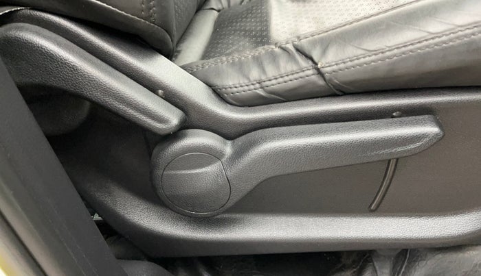 2023 Mahindra XUV700 AX 5 P AT 5 STR, Petrol, Automatic, 14,466 km, Driver Side Adjustment Panel