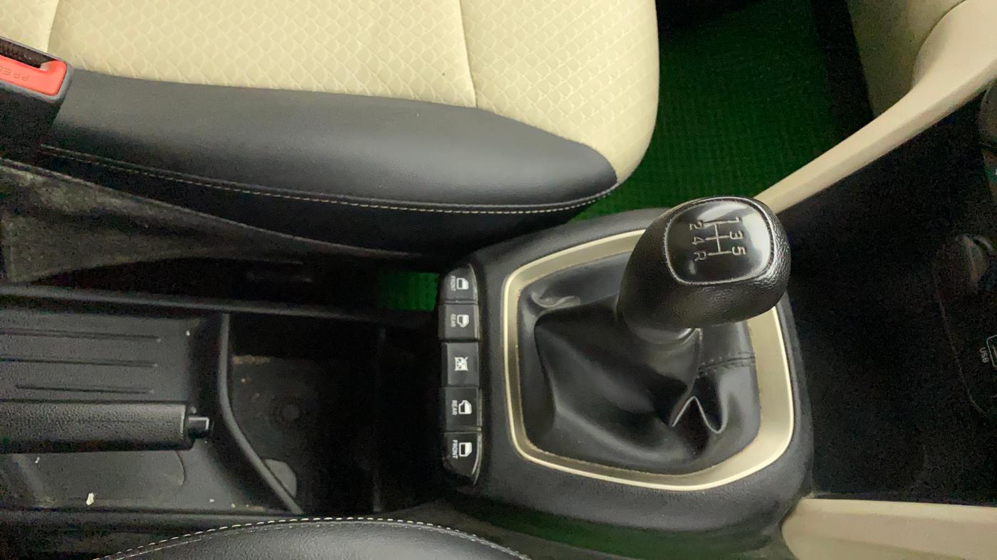 2018 Hyundai NEW SANTRO ASTA MT, CNG, Manual, 77,658 km, Gear Lever