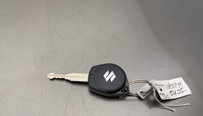 2020 Maruti Swift VXI, Petrol, Manual, 37,262 km, Key Close Up