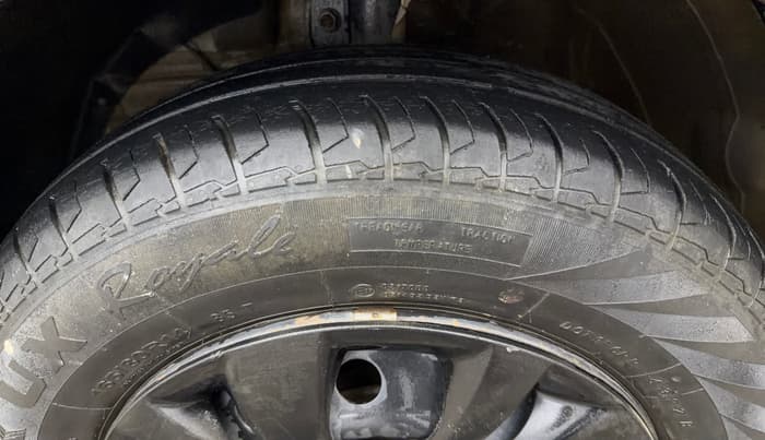 2020 Maruti Swift VXI, Petrol, Manual, 37,262 km, Left Front Tyre Tread