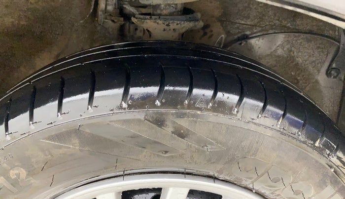 2021 Maruti Alto LXI, CNG, Manual, 71,084 km, Right Front Tyre Tread