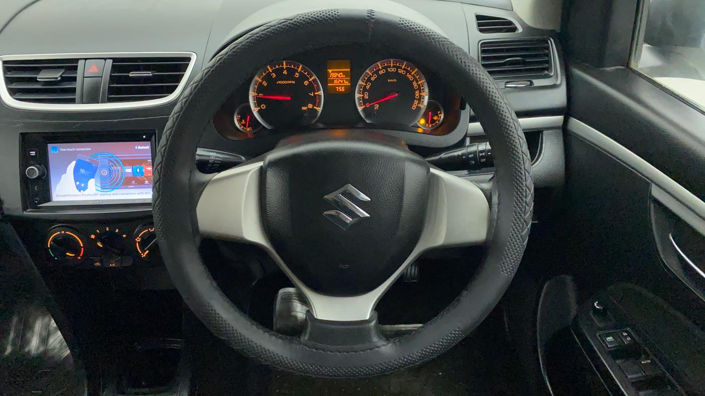 2013 Maruti Swift VXI, Petrol, Manual, 16,247 km, Steering Wheel Close Up
