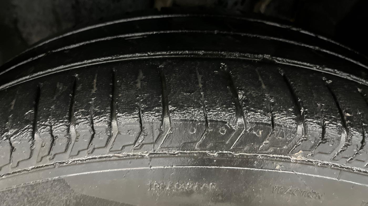 2022 Tata PUNCH ADVENTURE MT, Petrol, Manual, 73,168 km, Left Front Tyre Tread