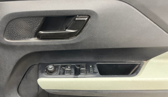 2022 Tata PUNCH ADVENTURE MT, Petrol, Manual, 73,168 km, Driver Side Door Panels Control