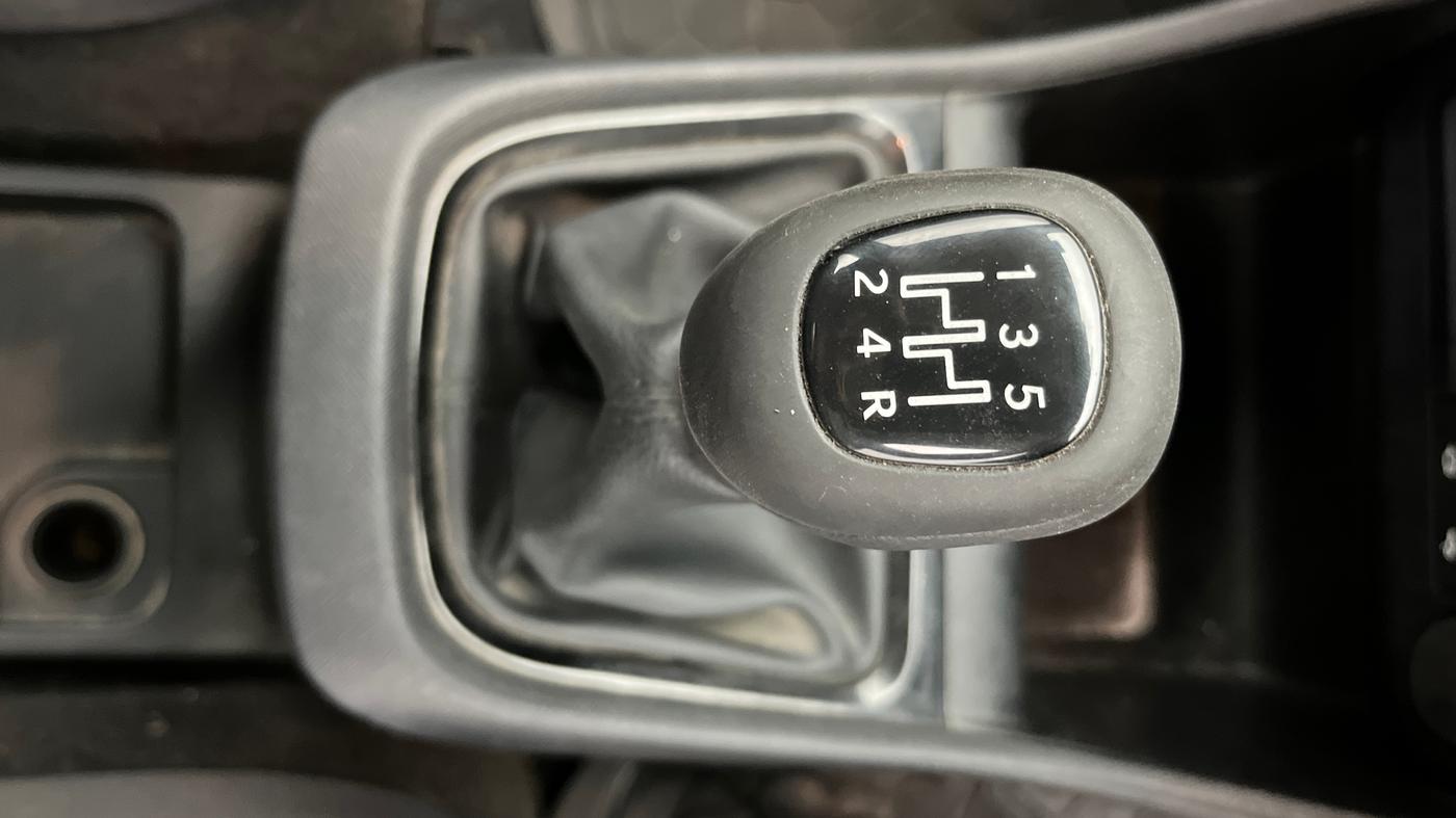 2022 Tata PUNCH ADVENTURE MT, Petrol, Manual, 73,168 km, Gear Lever