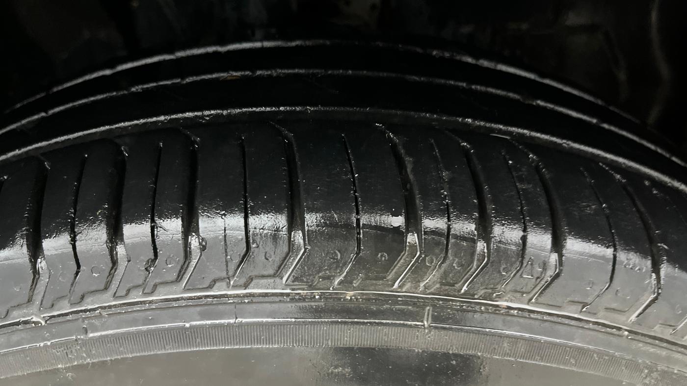 2022 Tata PUNCH ADVENTURE MT, Petrol, Manual, 73,168 km, Right Front Tyre Tread