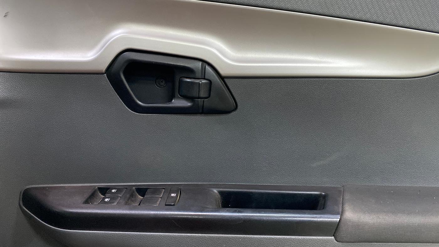2019 Mahindra KUV 100 NXT K6+ D 6 STR, Diesel, Manual, 97,267 km, Driver Side Door Panels Control