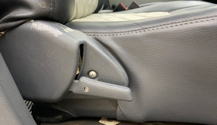 2017 Maruti Alto 800 LXI, Petrol, Manual, 83,670 km, Driver Side Adjustment Panel