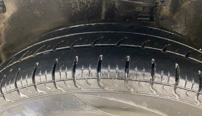 2017 Maruti Alto 800 LXI, Petrol, Manual, 83,670 km, Left Front Tyre Tread