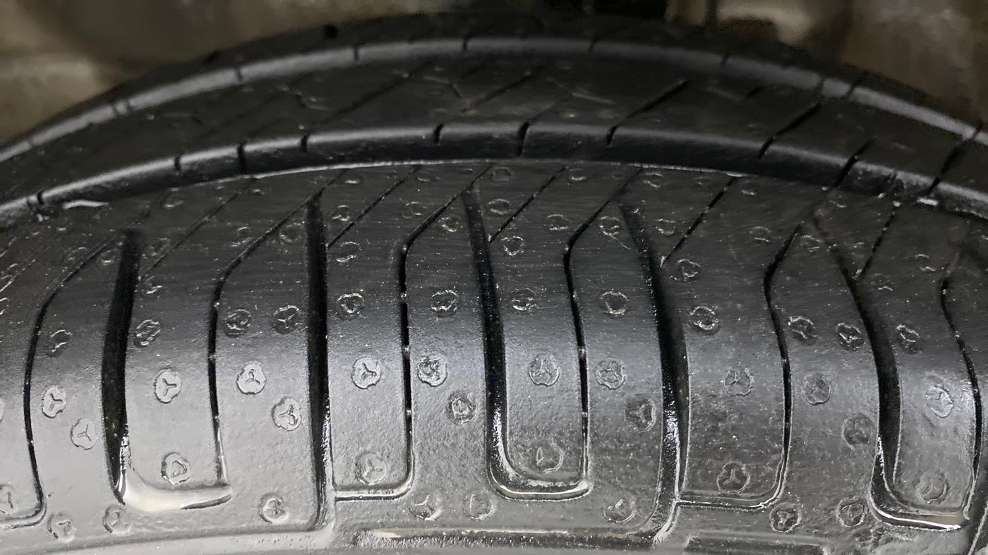 2011 Maruti Wagon R 1.0 VXI, Petrol, Manual, 41,065 km, Left Front Tyre Tread