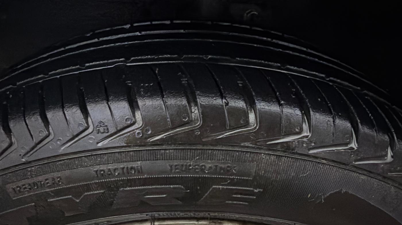 2015 Maruti Celerio LXI, Petrol, Manual, 88,112 km, Left Front Tyre Tread