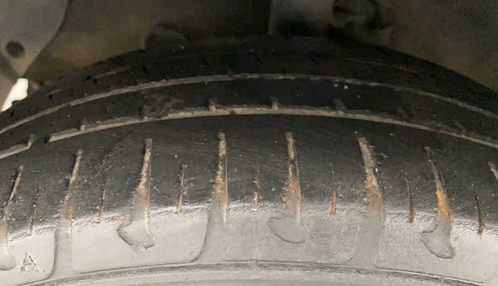 2018 Hyundai Grand i10 SPORTZ AT 1.2 KAPPA VTVT, Petrol, Automatic, 26,821 km, Left Front Tyre Tread