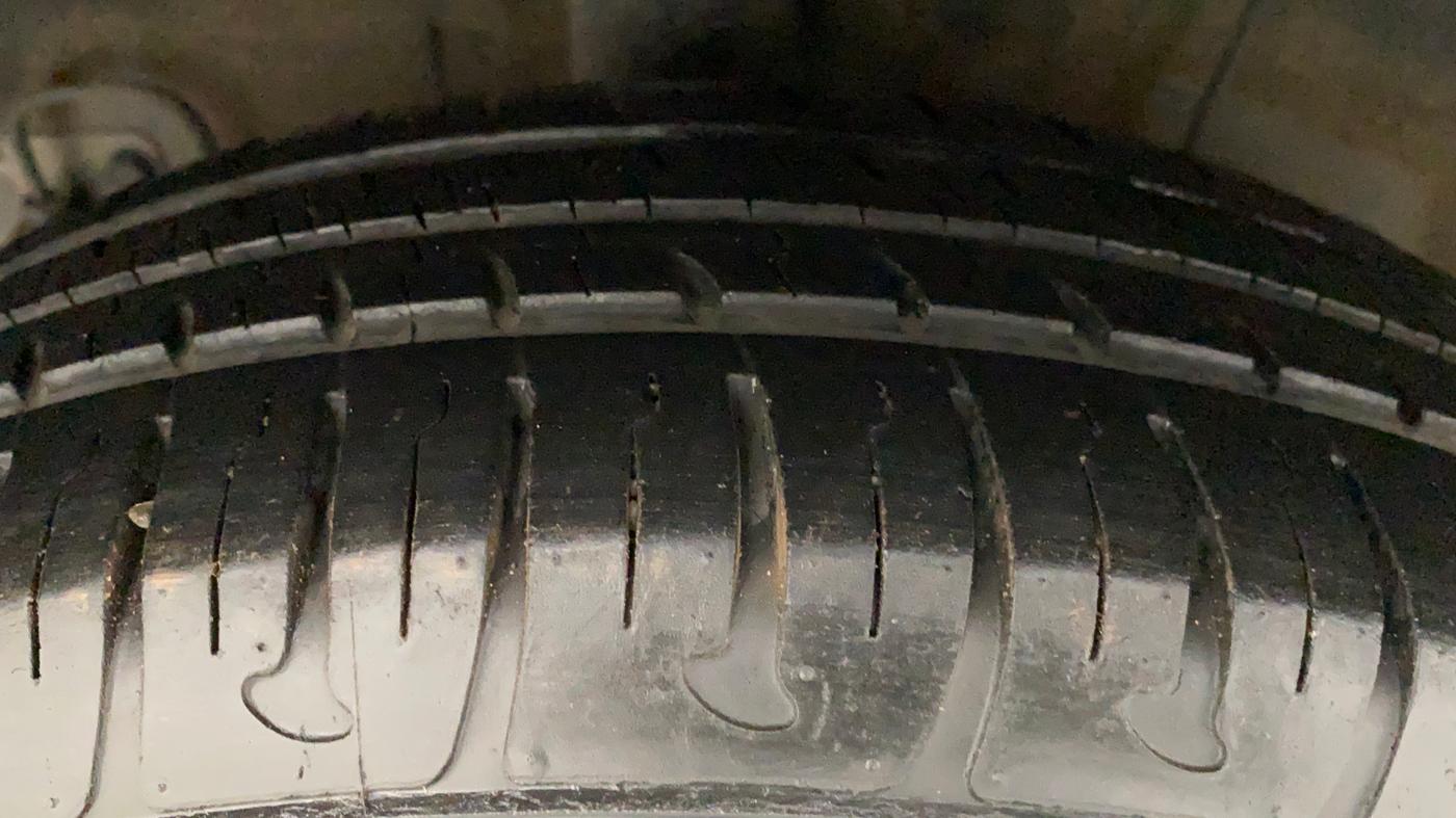 2018 Hyundai Grand i10 SPORTZ AT 1.2 KAPPA VTVT, Petrol, Automatic, 26,821 km, Right Rear Tyre Tread