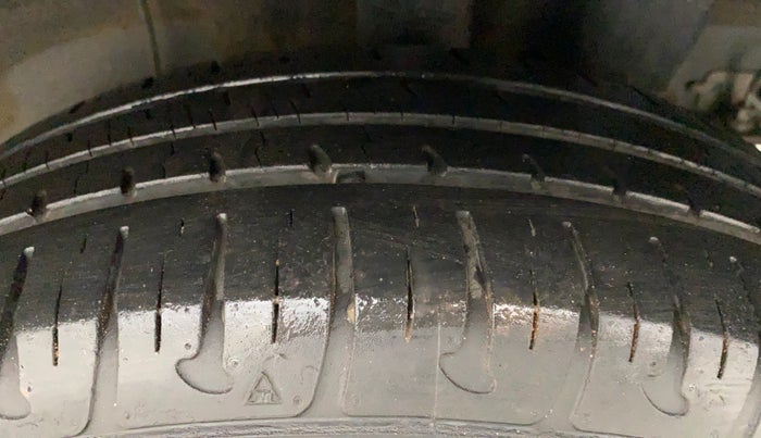 2018 Hyundai Grand i10 SPORTZ AT 1.2 KAPPA VTVT, Petrol, Automatic, 26,821 km, Left Rear Tyre Tread
