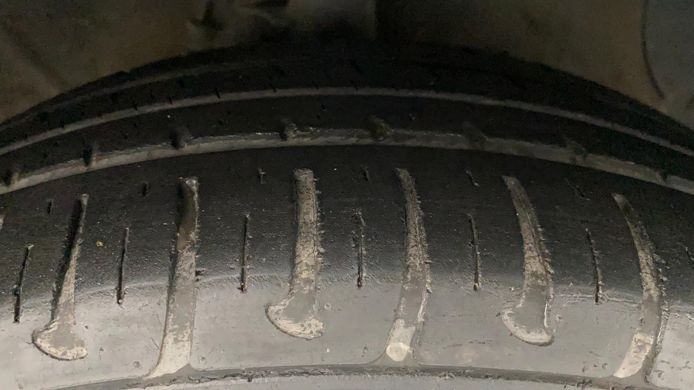 2018 Hyundai Grand i10 SPORTZ AT 1.2 KAPPA VTVT, Petrol, Automatic, 26,821 km, Right Front Tyre Tread
