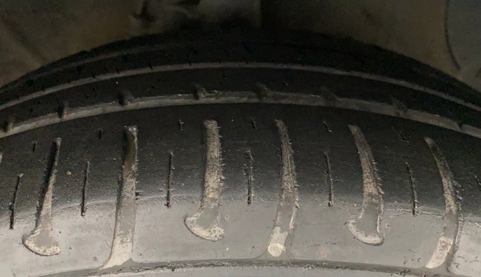 2018 Hyundai Grand i10 SPORTZ AT 1.2 KAPPA VTVT, Petrol, Automatic, 26,821 km, Right Front Tyre Tread