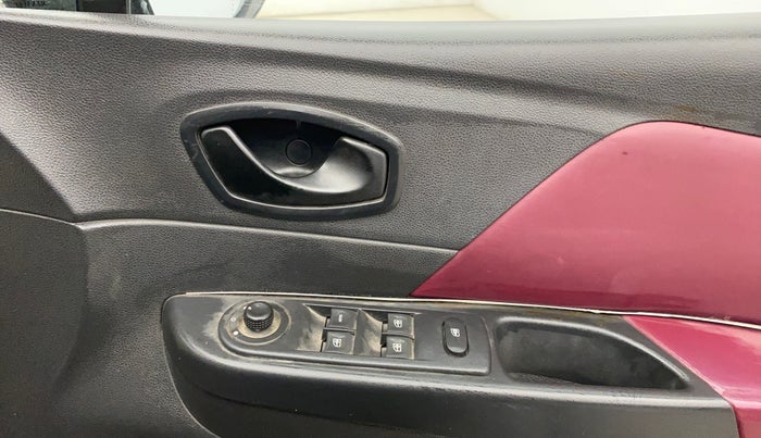 2018 Renault Captur RXL PETROL, Petrol, Manual, 80,876 km, Driver Side Door Panels Control