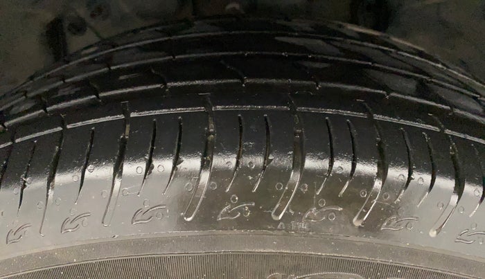 2018 Renault Captur RXL PETROL, Petrol, Manual, 80,876 km, Left Front Tyre Tread