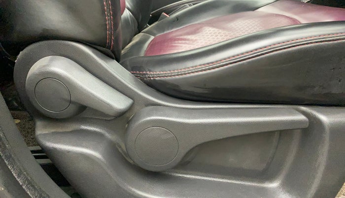 2018 Renault Captur RXL PETROL, Petrol, Manual, 80,876 km, Driver Side Adjustment Panel