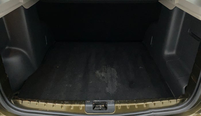 2014 Renault Duster RXL 110 PS ADVENTURE, Diesel, Manual, 83,542 km, Boot Inside