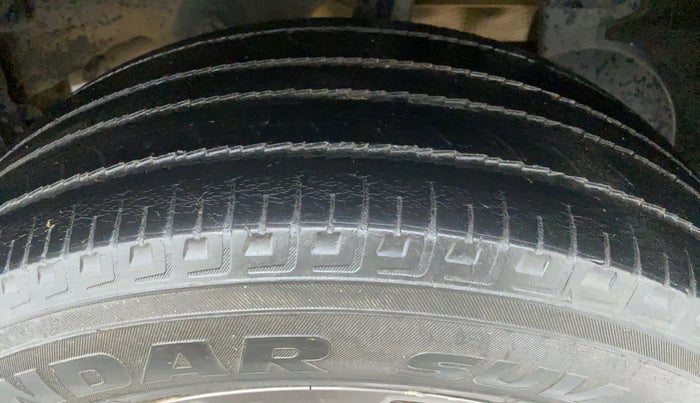 2014 Renault Duster RXL 110 PS ADVENTURE, Diesel, Manual, 83,542 km, Left Rear Tyre Tread