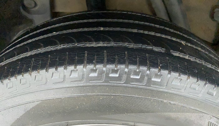 2014 Renault Duster RXL 110 PS ADVENTURE, Diesel, Manual, 83,542 km, Right Rear Tyre Tread