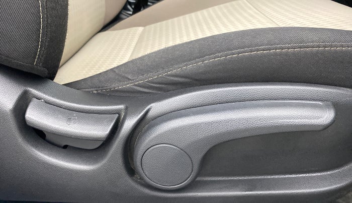 2020 Hyundai Elite i20 ASTA 1.2 (O), Petrol, Manual, 26,980 km, Driver Side Adjustment Panel