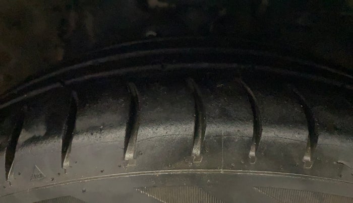 2016 Maruti Celerio VXI, Petrol, Manual, 68,698 km, Right Front Tyre Tread