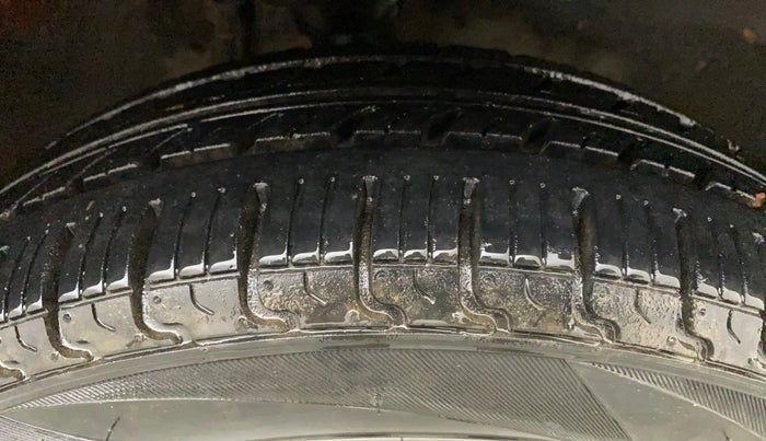 2010 Maruti Alto K10 VXI, Petrol, Manual, 68,778 km, Right Front Tyre Tread