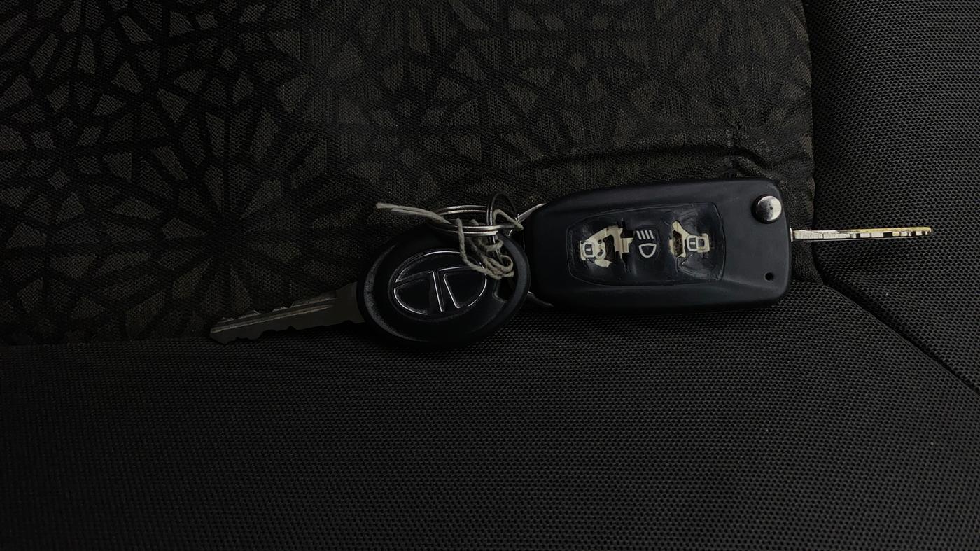 2015 Tata Zest XMS PETROL, Petrol, Manual, 79,752 km, Key Close Up