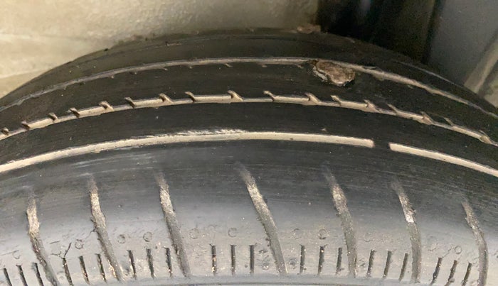 2011 Maruti Ritz VXI, Petrol, Manual, 23,103 km, Left Rear Tyre Tread
