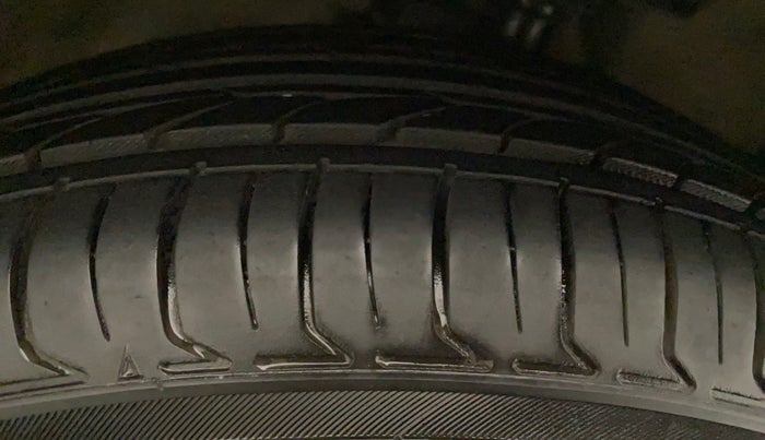 2016 Maruti Celerio VXI CNG, CNG, Manual, 70,855 km, Right Rear Tyre Tread