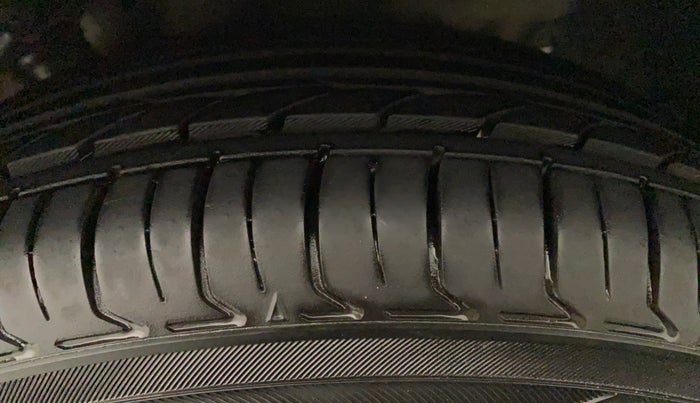 2016 Maruti Celerio VXI CNG, CNG, Manual, 70,855 km, Left Front Tyre Tread