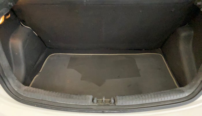 2014 Hyundai Grand i10 MAGNA 1.2 KAPPA VTVT, Petrol, Manual, 96,591 km, Boot Inside