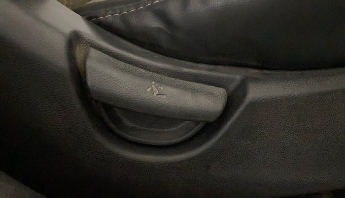 2014 Hyundai Grand i10 MAGNA 1.2 KAPPA VTVT, Petrol, Manual, 96,591 km, Driver Side Adjustment Panel