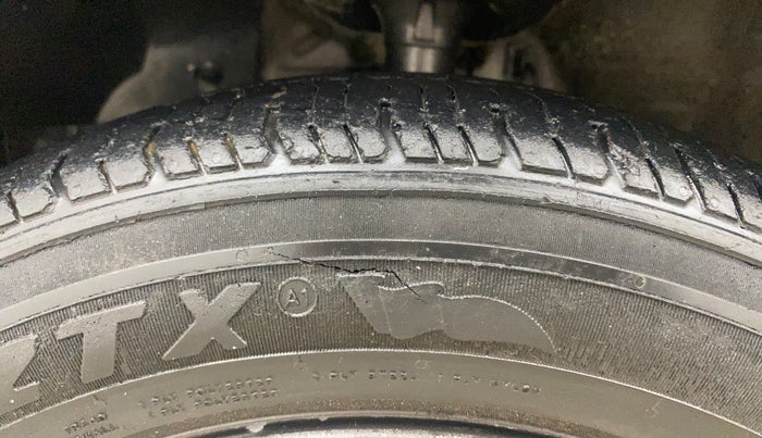 2015 Honda Amaze 1.2L I-VTEC SX, Petrol, Manual, 1,03,952 km, Left Front Tyre Tread