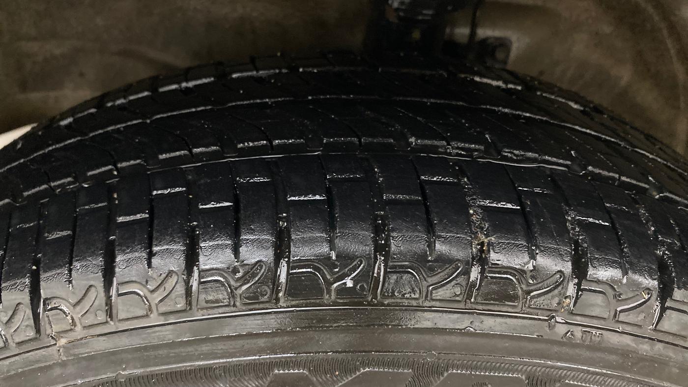 2016 Maruti Wagon R 1.0 VXI AMT, Petrol, Automatic, 73,907 km, Right Front Tyre Tread